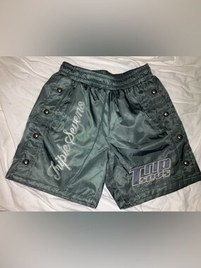 Triple Sevens Seven 777 nylon button side snap shorts Size M gray streetwear
